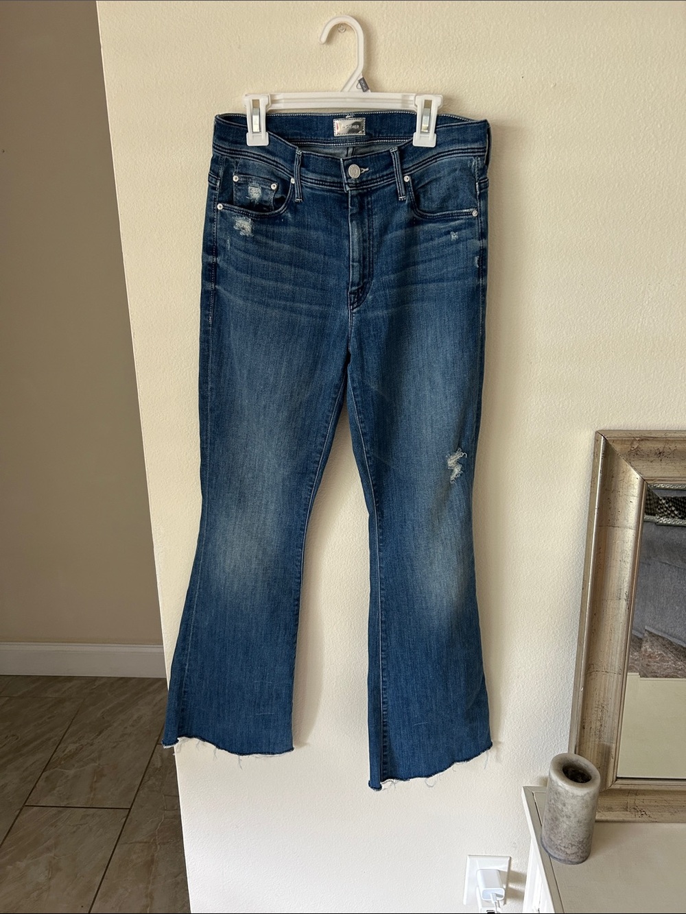 MOTHER The Weekender Fray flare Jeans Graffiti Girl Wash 28”